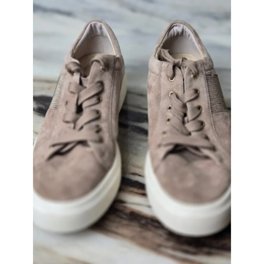 Vaneli Sport Taupe Suede Low Top Sneakers Shimmer Side Panel Womens 8M Platform